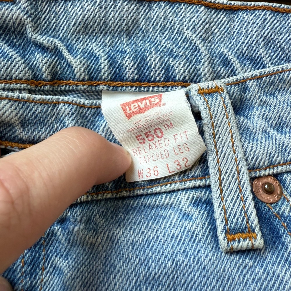 Vintage Levis 550 Relaxed Fit Tapered Leg Light Wash Jeans Orange Tab 34x30 - Picture 3 of 8
